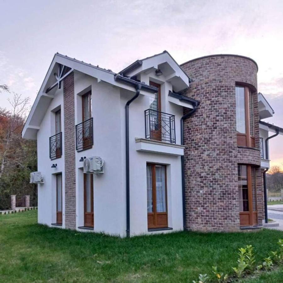 Crown House Aparthotel Vrnjačka Banja Buitenkant foto