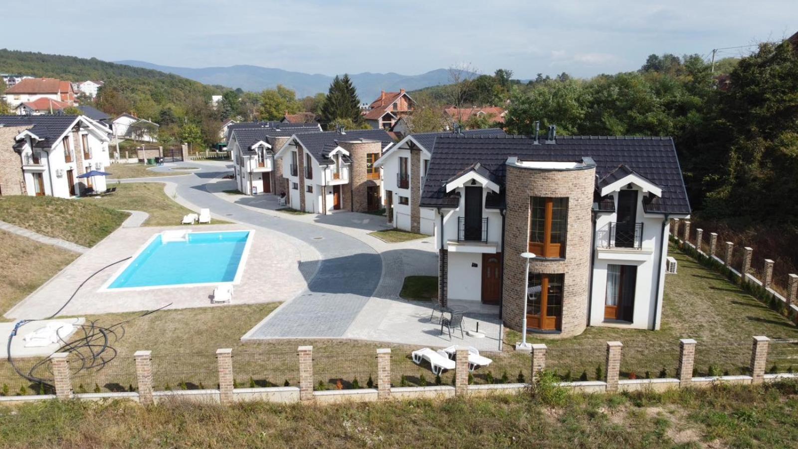 Crown House Aparthotel Vrnjačka Banja Buitenkant foto