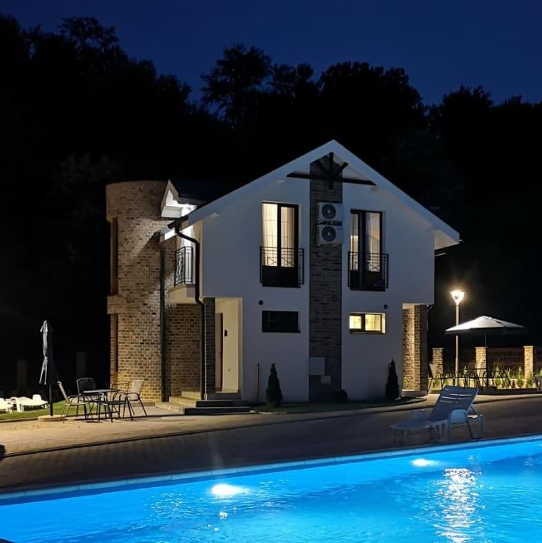 Crown House Aparthotel Vrnjačka Banja Buitenkant foto