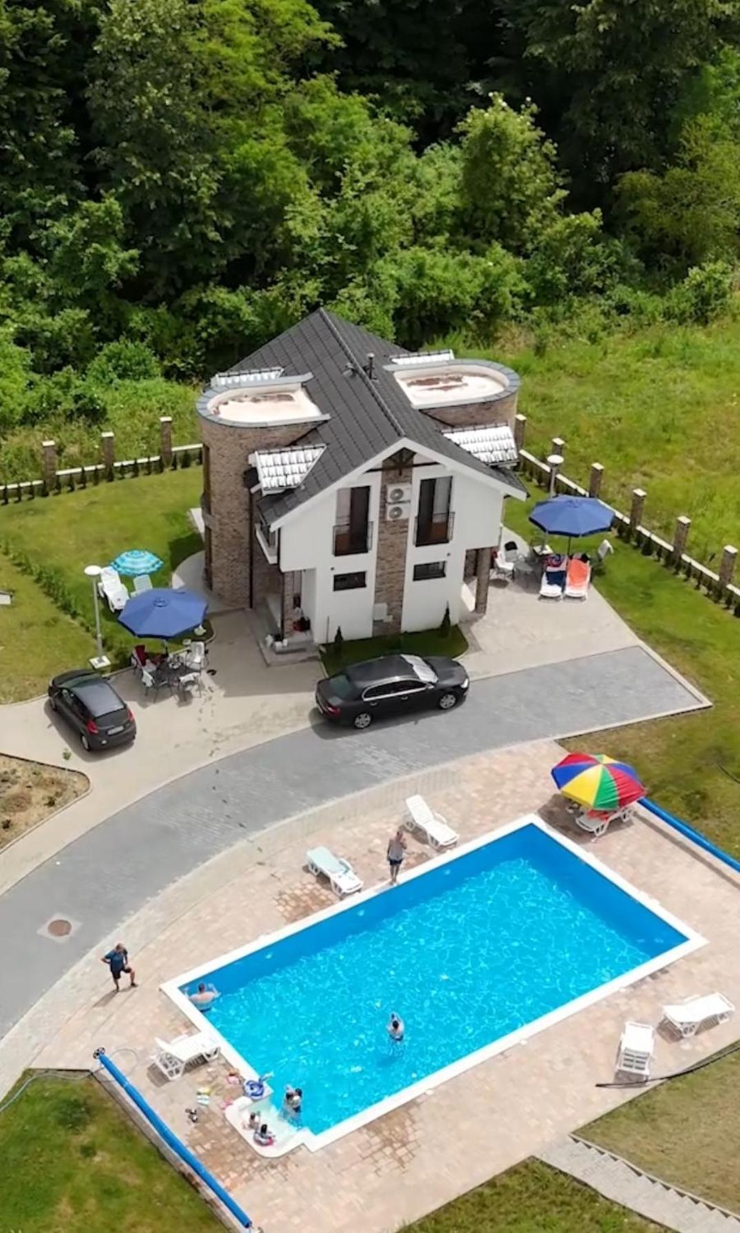 Crown House Aparthotel Vrnjačka Banja Buitenkant foto